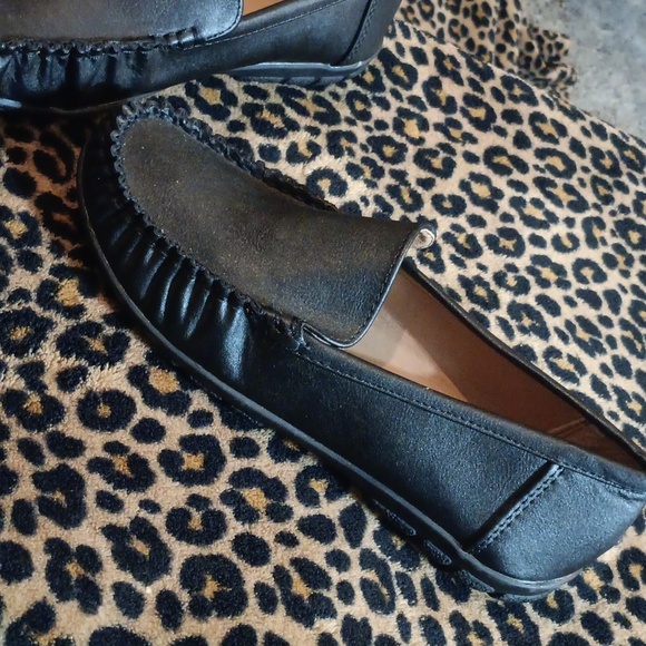 🤠NWOT Kalli Black Leather Loafers Non Slip Size 7 - Picture 2 of 5